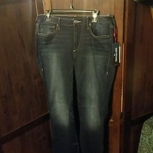 True Religion Jennie curvy bootcut. Sz 33